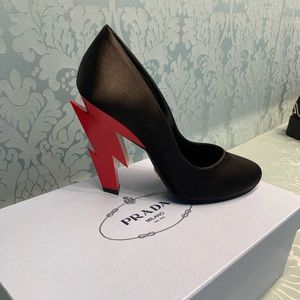 Prada lightening bolt pump, size 38
